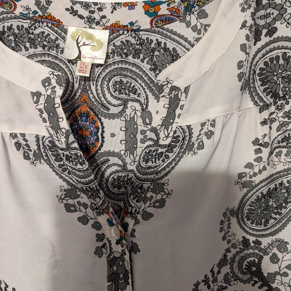 Fig and Flower. Top.  319 - Picture 6 of 7